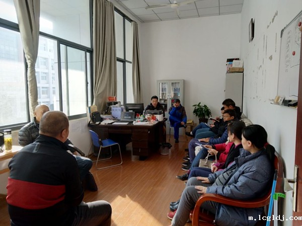 体育部党支部组织开展“争做四有好老师”研讨活动